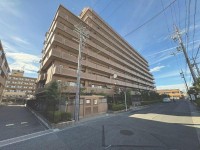 DEMO-01 ●JR「草津駅」徒歩１２分
●2025年6月リフォーム済！
●大型床下収納庫有
●専用庭付（10.16坪）