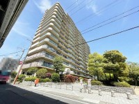 DEMO-01 ●守山駅徒歩10分!
●2026年9月リフォーム完成予定
●15階建マンションの10階
●4LDK、南東向きバルコニー
