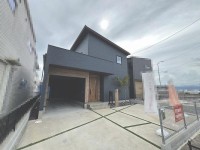 DEMO-01 ●2023年10月建築
●オール電化住宅
●太陽光発電有り（ソラトモサービス）7.03ｋｗ
●家具・照明リビングエアコン付き