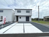 DEMO-01 ●現地完成済
●全居室フローリングの4LDK
●全居室収納付
●駐車場2台（車種による）
