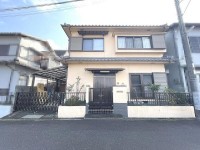 DEMO-01 ●オール電化住宅
●全居室6帖以上
●カーポート付き