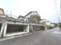 DEMO-01 ●2016年外壁塗装済
●シャッター付車庫
●太陽光発電4.3kw付
●庭付き一戸建て

