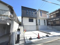 DEMO-01 ●4LDK+ロフト
●LDK18帖、リビング階段
●リビングダイニングに床暖房あり
●前面道路幅員約6.7ｍ
