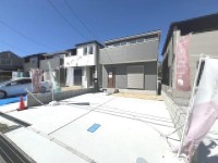 DEMO-01 ●長期優良住宅、ZEH水準住宅
●耐震等級3取得
●リビング階段
●駐車2台可（車種による）